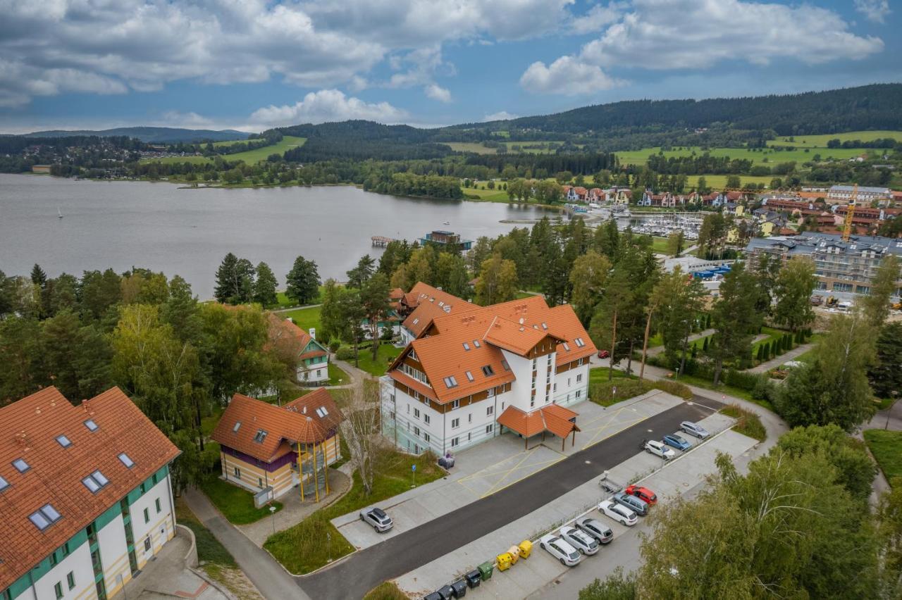 Luxury Apartman Lipno ลิปโนนัดเวิลตาวู ภายนอก รูปภาพ