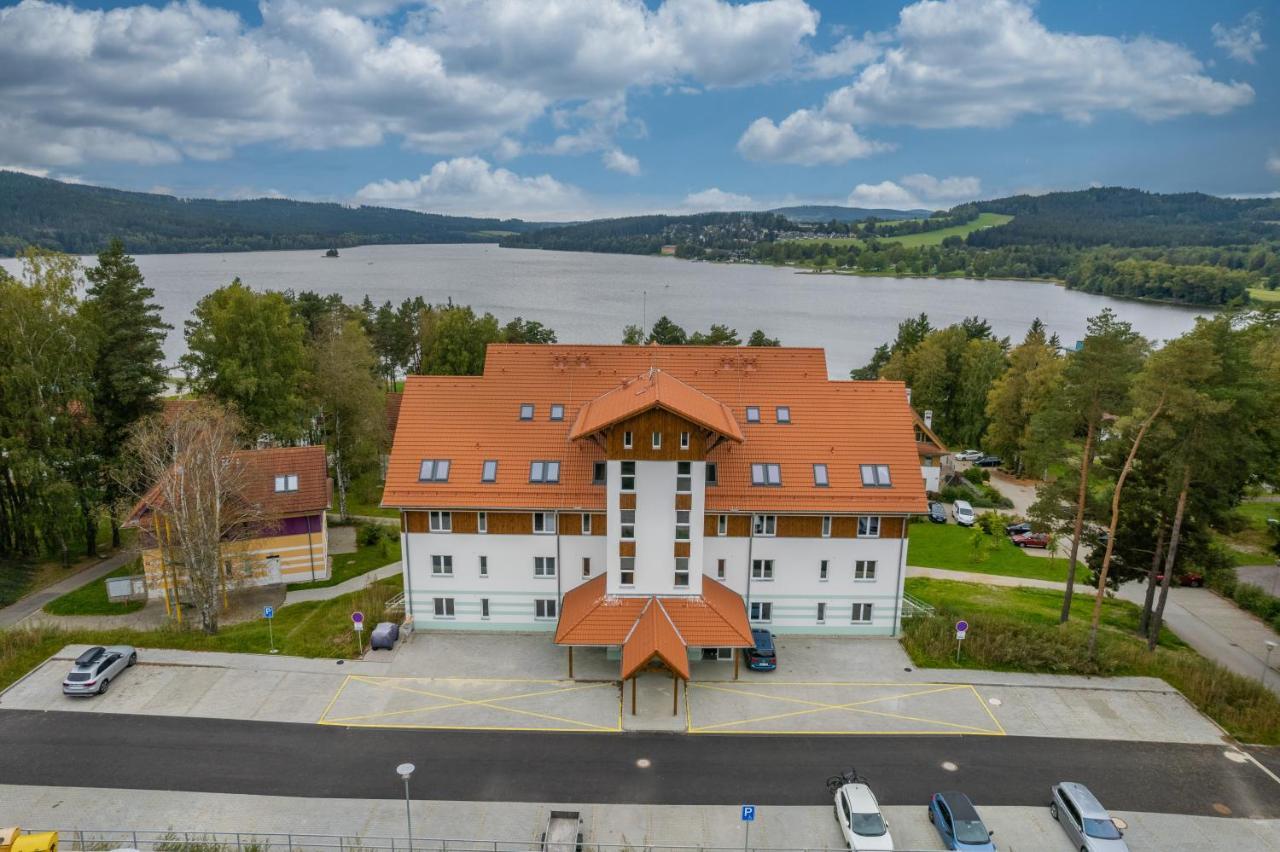 Luxury Apartman Lipno ลิปโนนัดเวิลตาวู ภายนอก รูปภาพ